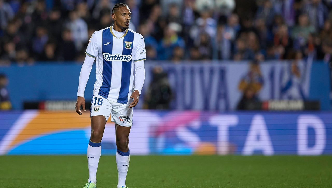 Borja Jiménez avisa a Haller 