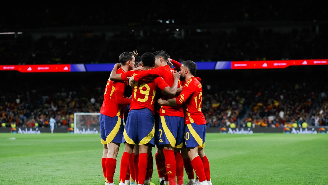 El acompañante de Olmo y ¿Oyarzabal - Sarabia o Nico Williams - Lamine Yamal? 