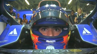 Carlos Sainz obra el milagro en Azerbaiyán