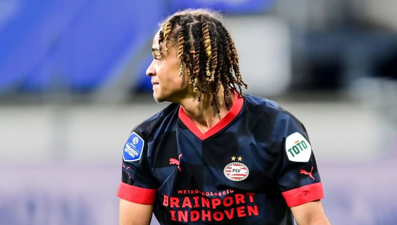 Xavi Simons atiza al Barcelona y explica el mal de sus canteranos