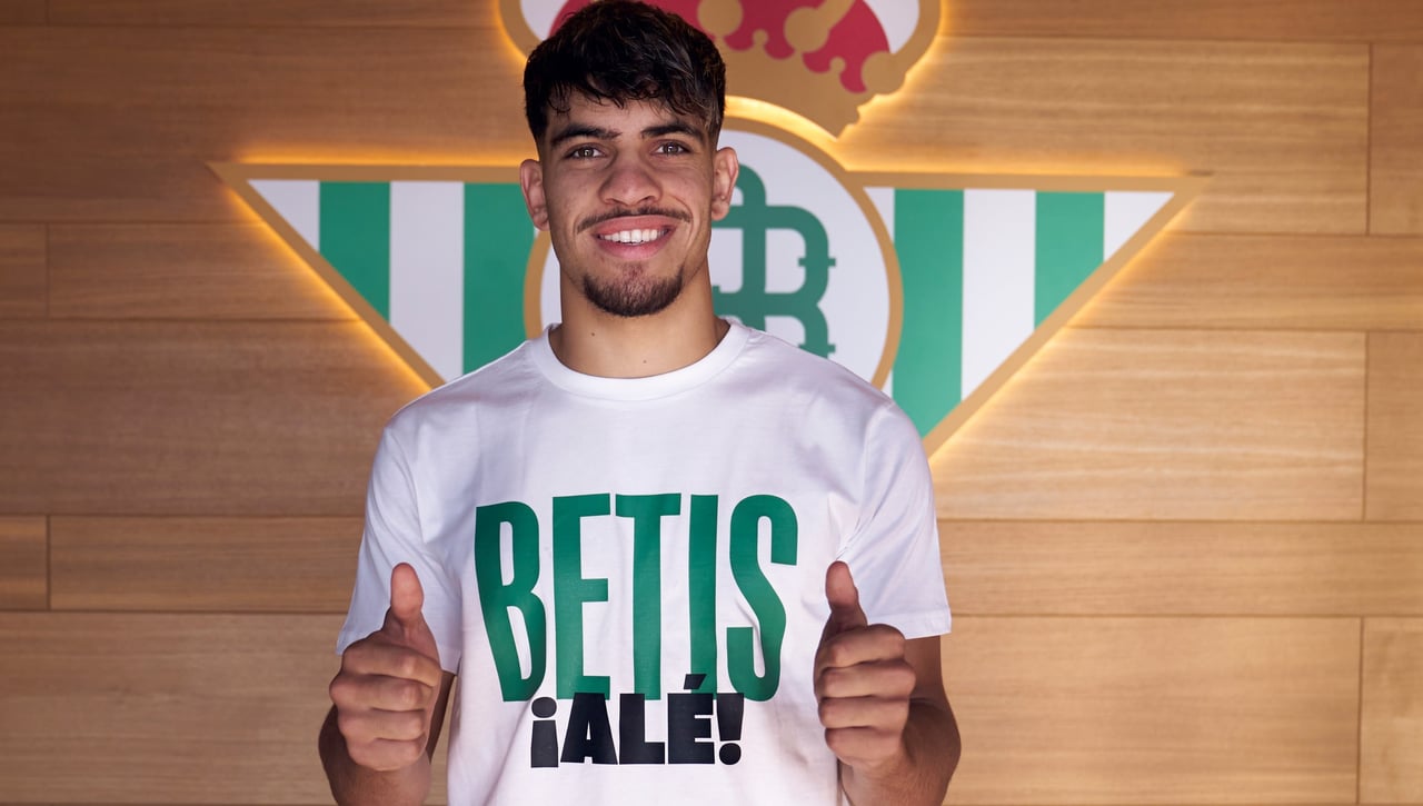 Lista de 23 convocados con muchas novedades en el Betis para visitar al Barcelona