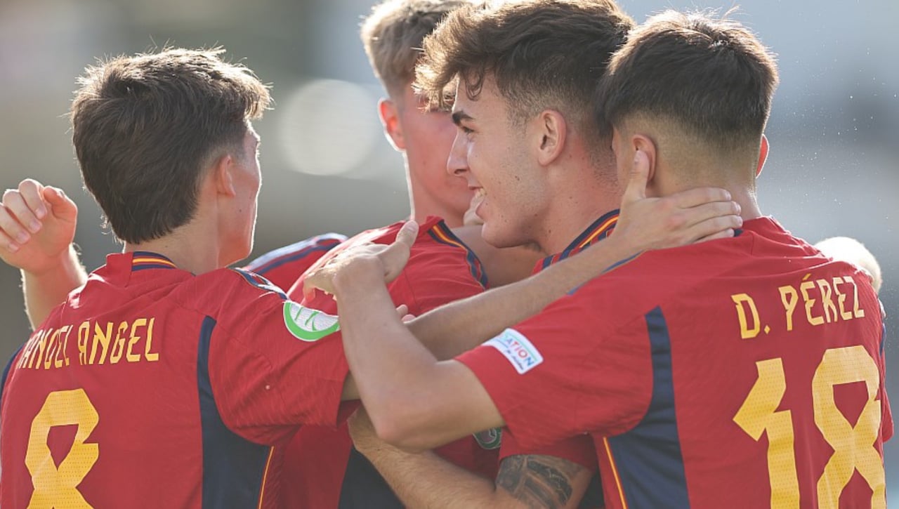 Grecia 0-5 España: La selección española pone pie y medio en semifinales del Europeo Sub-19