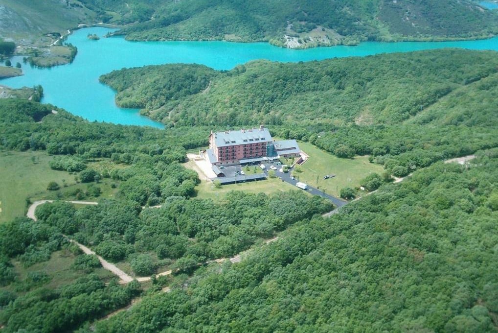 El Parador más barato y de los más bonitos de España para ir en otoño