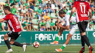 La explicación del Betis a la salida de Yanis Senhadji y el posible giro de guion de última hora