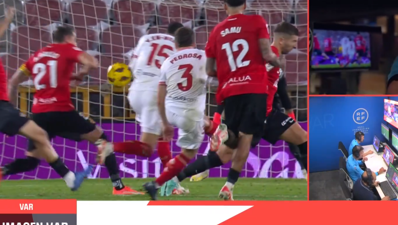 La jugada que desató la polémica en el Mallorca - Sevilla