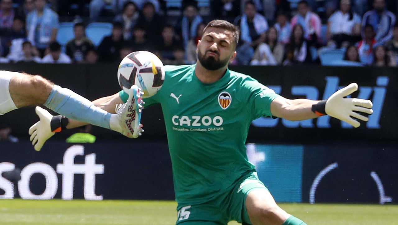 Mamardashvili, un nuevo club que lo quiere fichar y un sustituto que maneja el Valencia