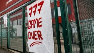 Las acciones de 'los americanos del Sevilla', bloqueadas en puertas de otra junta decisiva