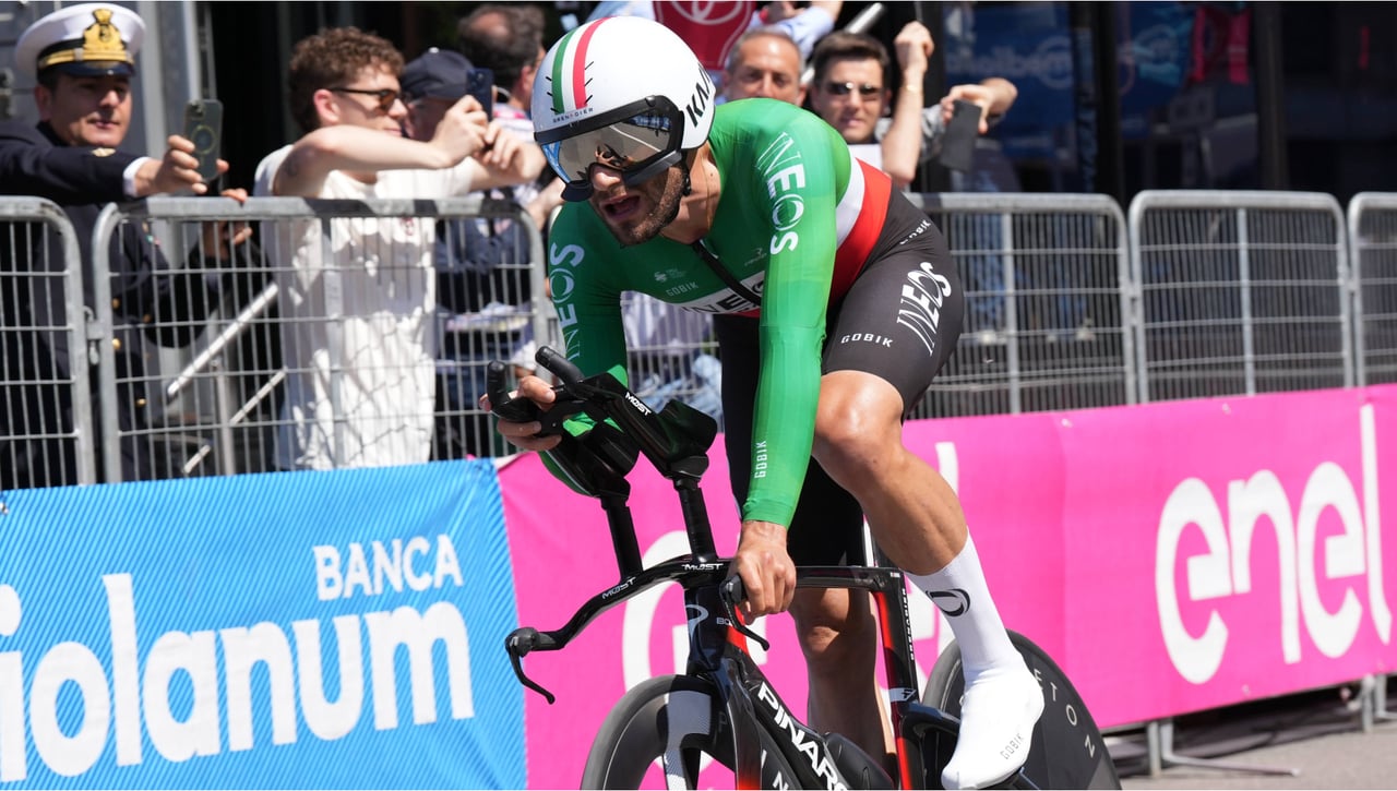 Ganna lidera la crono pero Pogacar se hace más líder