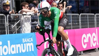 Ganna lidera la crono pero Pogacar se hace más líder