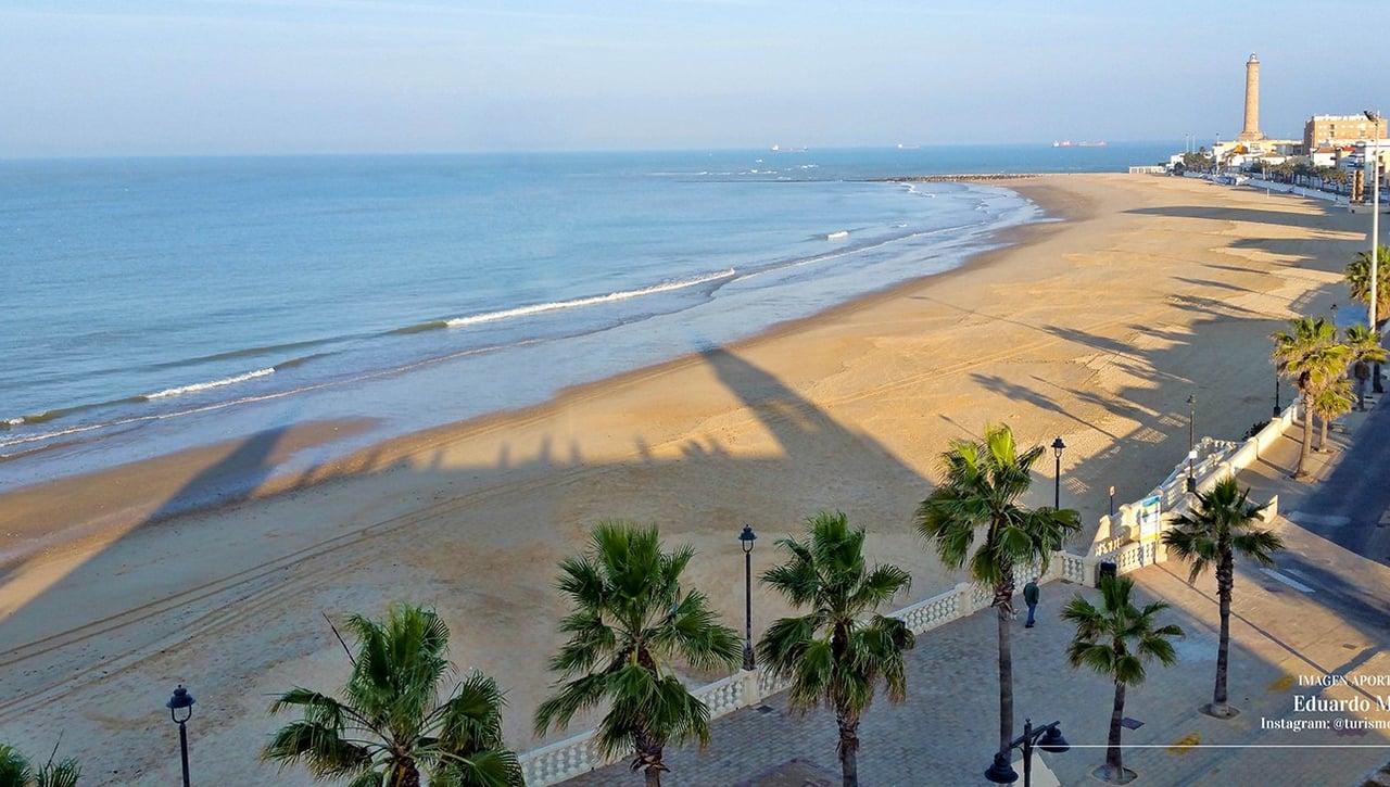El pueblo más feliz de España está en Andalucía y es el destino con playa perfecto para este verano 