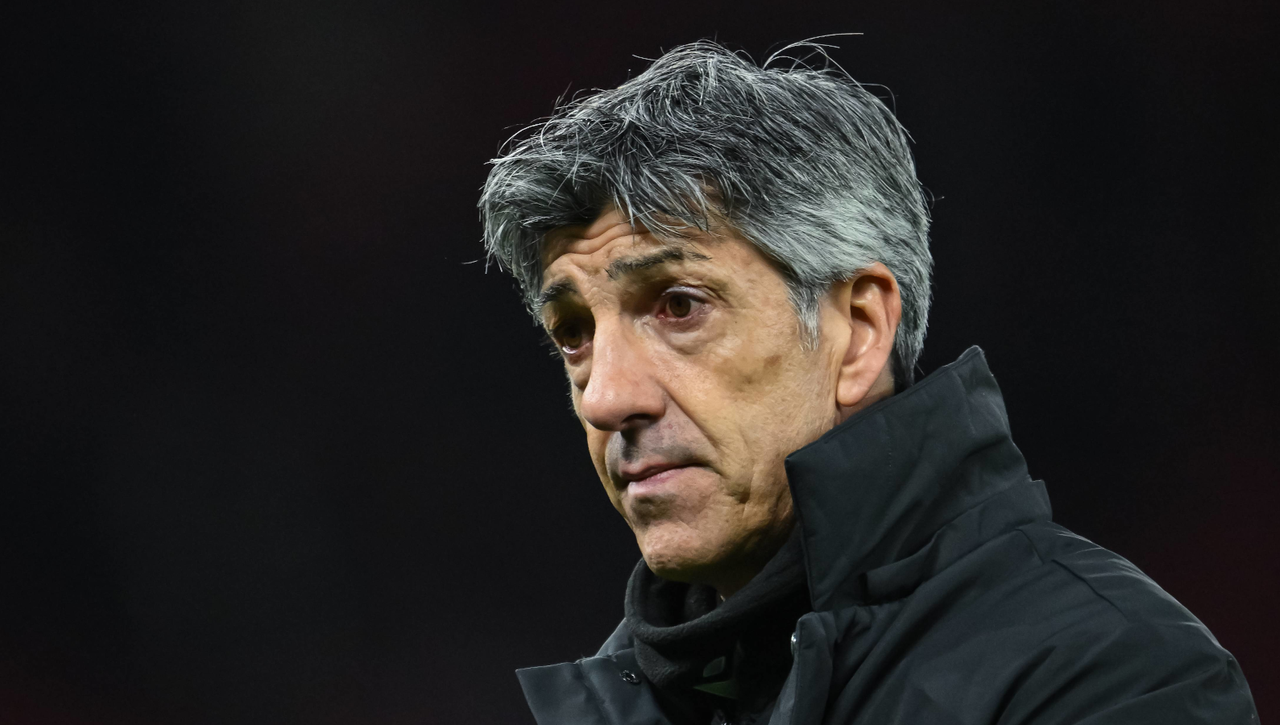 Imanol Alguacil acude a la grada del Heliodoro Rodríguez López para ver el Tenerife - Cádiz