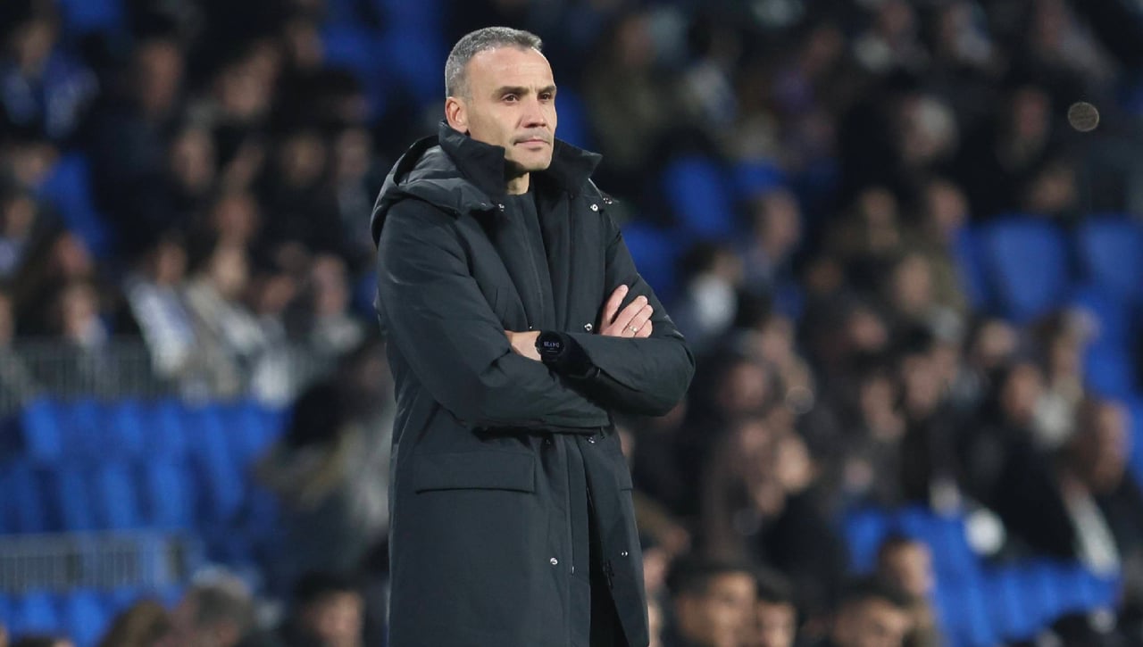 Sergio Francisco, entrenador de la Real Sociedad, despeja las dudas sobre su futuro: “Sigo siendo el entrenador de la Real y, mientras esté aquí, me veo dentro”