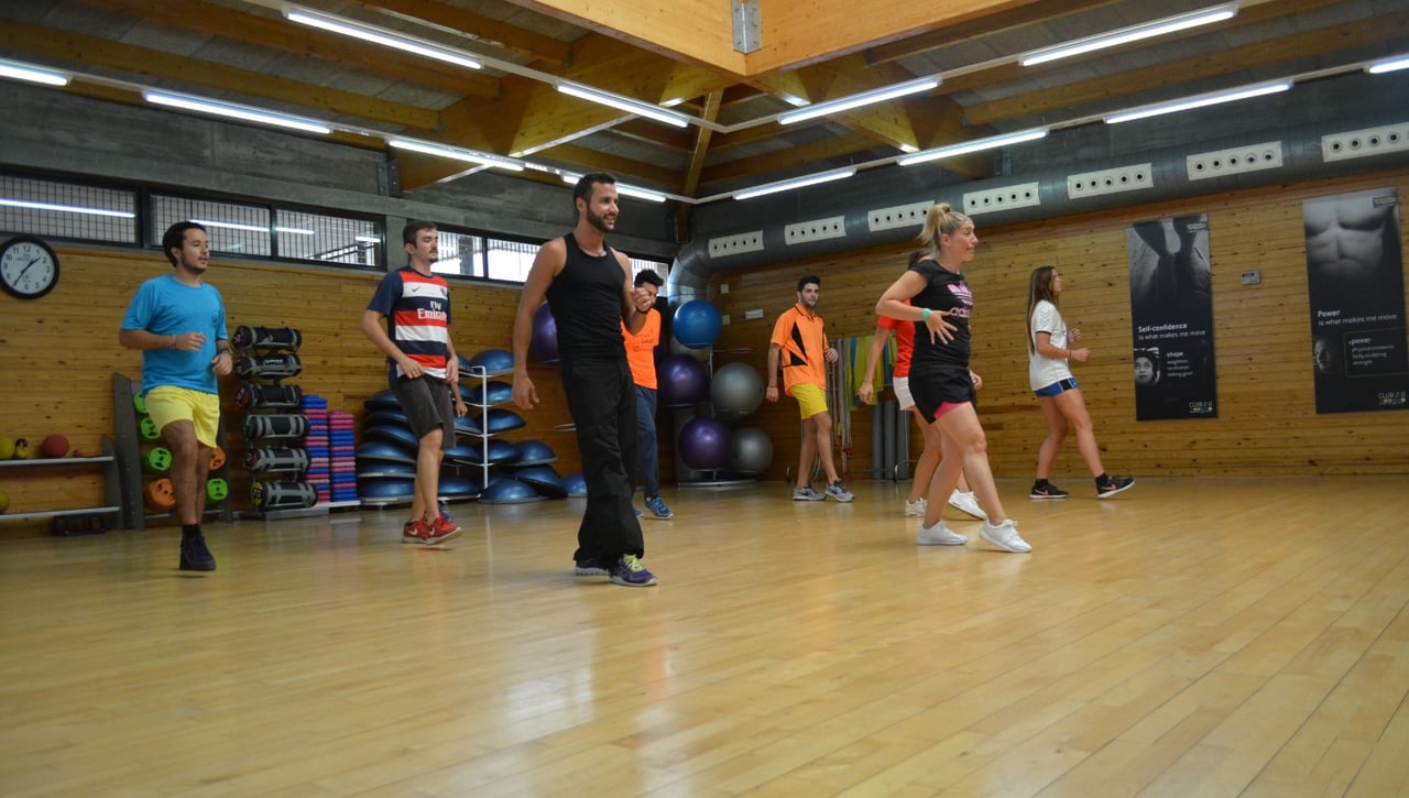 Clases de Zumba en el CDU Los Bermejales