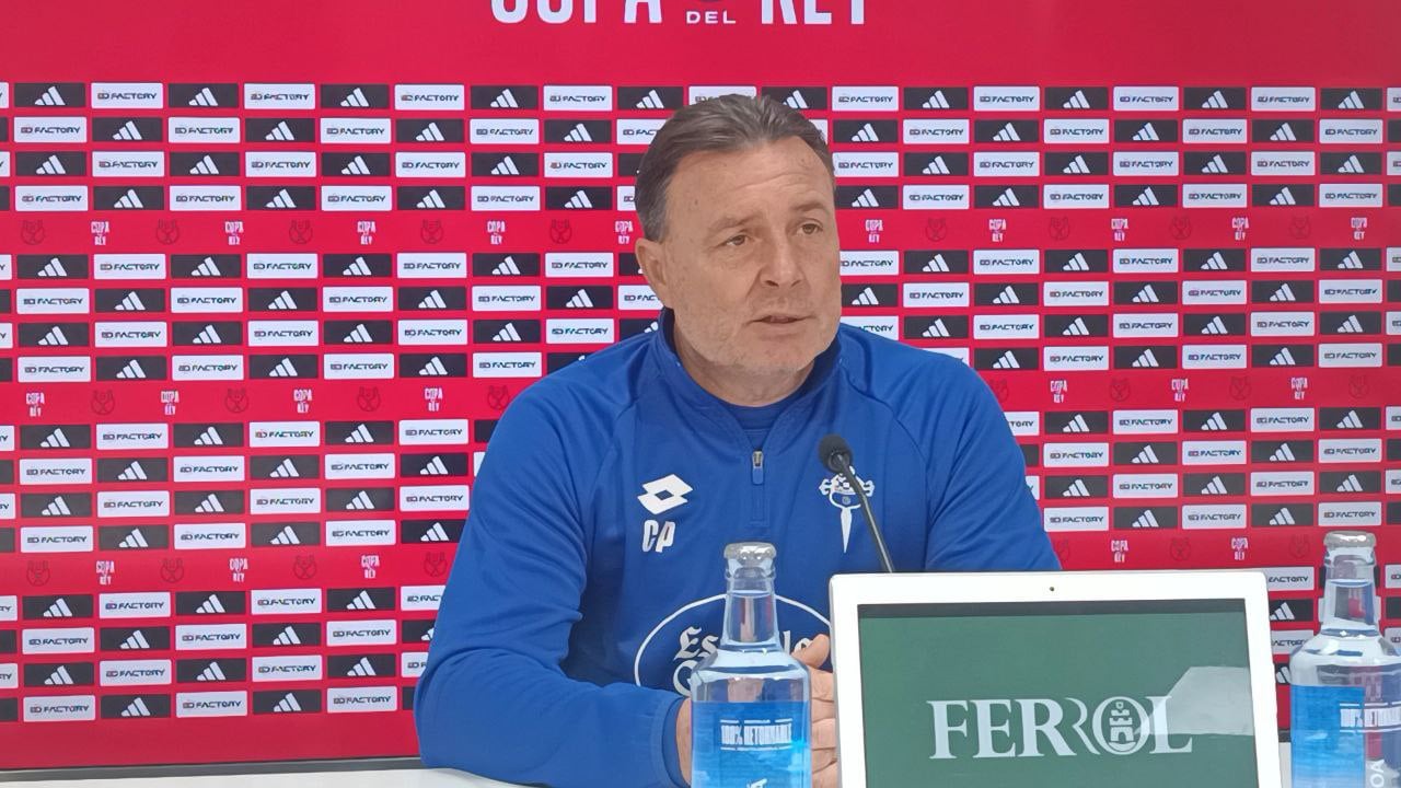 El técnico del Racing de Ferrol prefiere no hablar de la expulsión de Manzanara y señala al césped