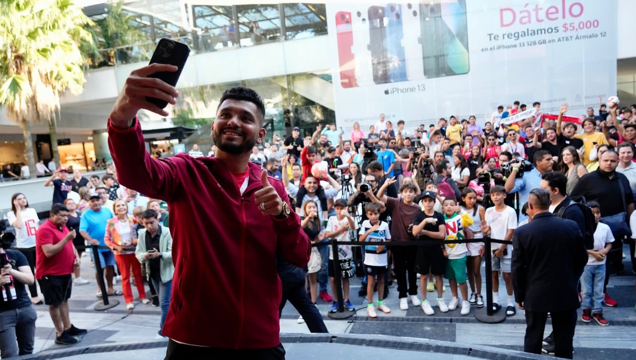 'Tecatito' rompe su silencio y aclara dónde querría jugar esta temporada