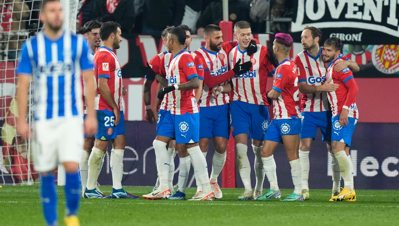 Un equipo 'top' de LaLiga amenaza la continuidad en el Girona de un baluarte de Míchel