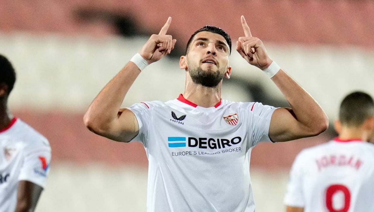 La salida de Rafa Mir al Valencia, más cerca tras la decisión de Mendilibar