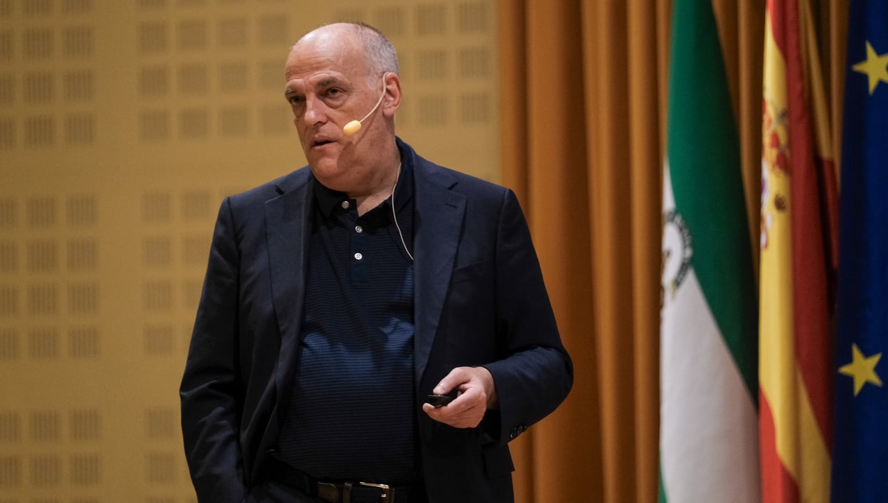 Tebas es recibido en Sevilla entre gritos de '¡vete ya!'