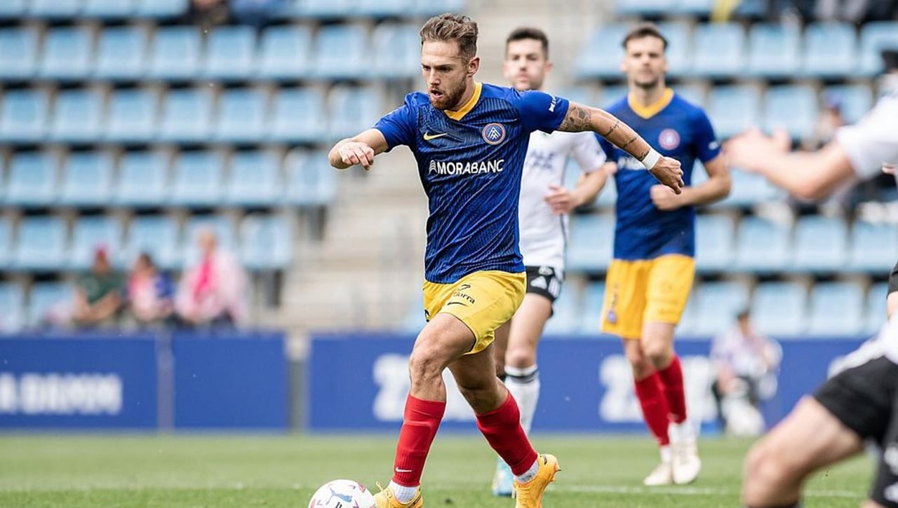 El Eldense, lanzado para firmar dos jugadores de una tacada