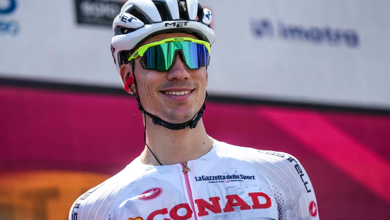 Juan Ayuso toma una decisión con el equipo Movistar