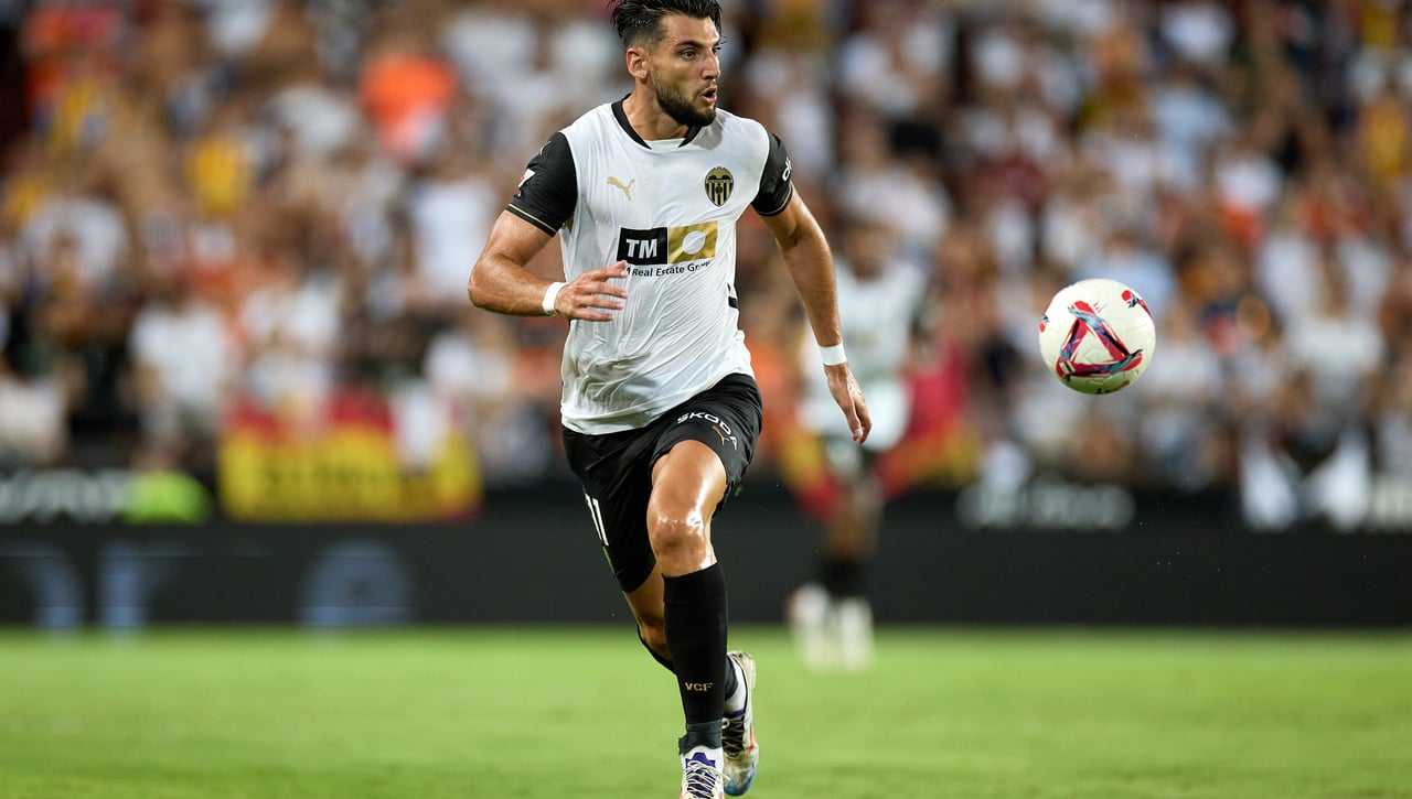 Rafa Mir se reincorpora con el grupo tras superar su lesión