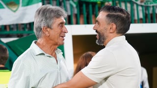 Eder Sarabia señala que hay agarrón en el gol del Betis contra el Elche