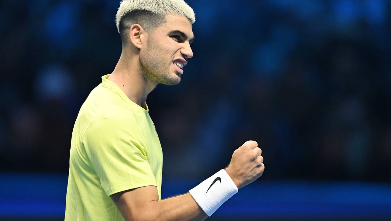 Carlos Alcaraz hace magia en las ATP Finals, acaricia la semifinal y está a una victoria de consolidarse número uno