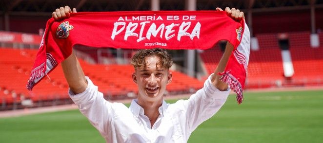 Oficial: El Almería ficha a una perla de la cantera del United