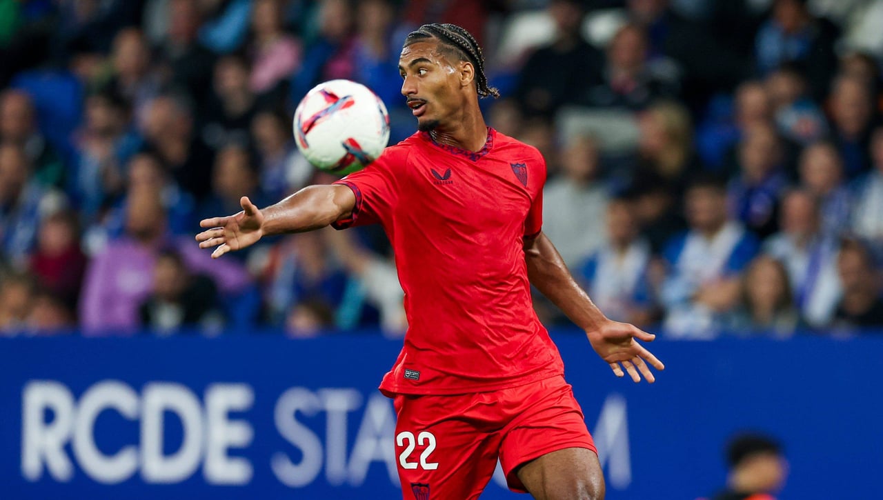 Badé tumba la gran venta del Sevilla: las cifras del acuerdo con el Aston Villa  