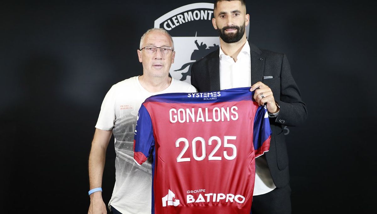 Gonalons deja el Granada y ya posa con la camiseta de su nuevo equipo