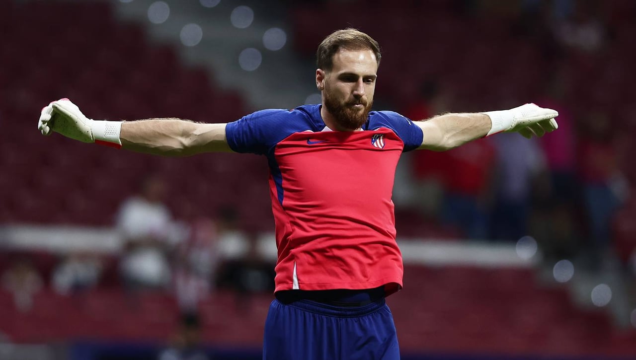 Jan Oblak le lanza un dardo a Joao Félix antes del Barcelona - Atlético