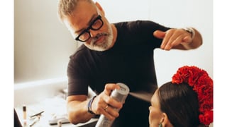 Feria de Abril | Víctor del Valle desvela el mejor peinado para la Feria de Sevilla 2025