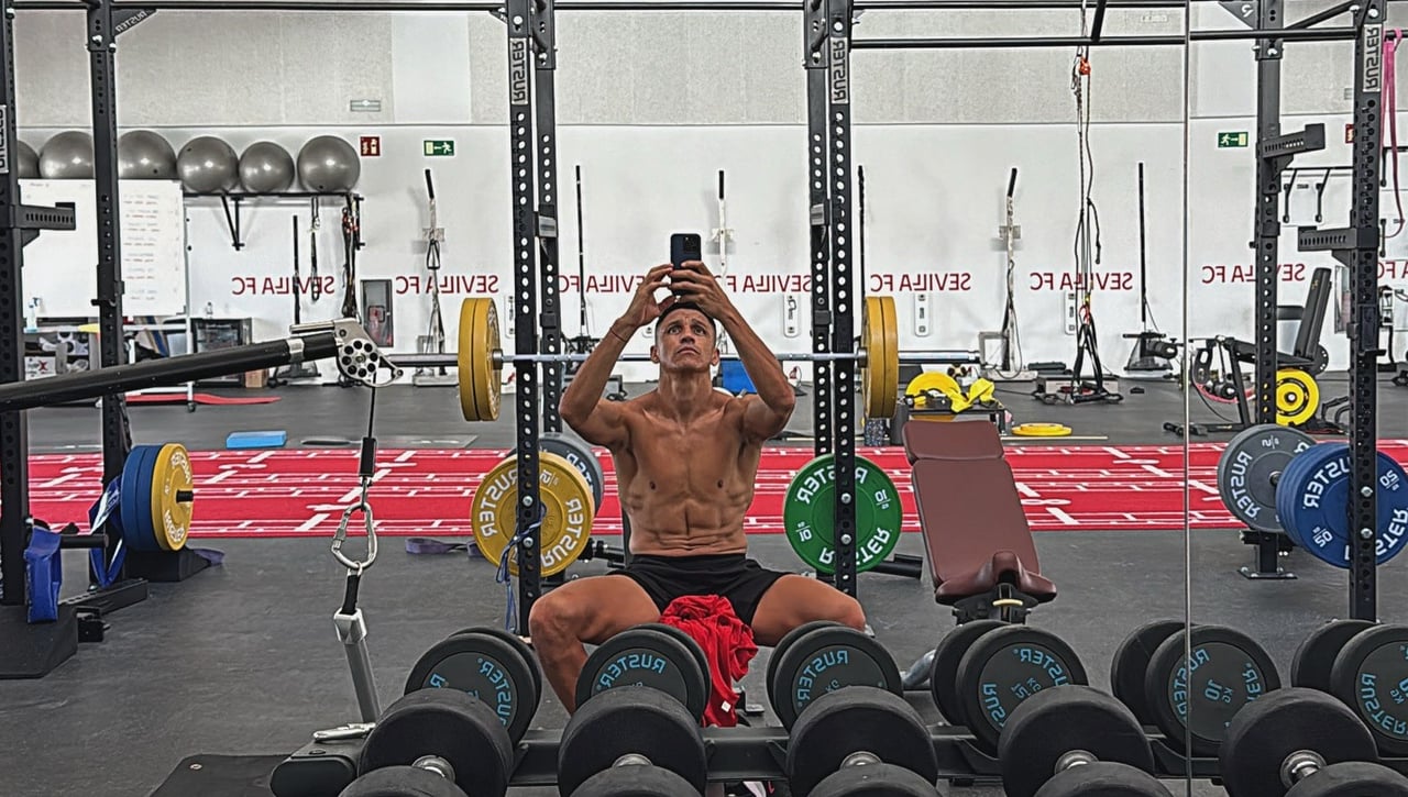 Alexis Sánchez sigue callando bocas fuera del césped