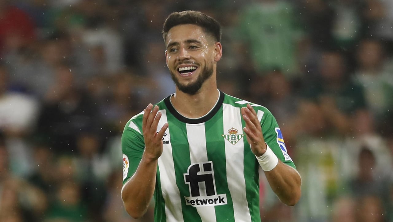 El traspaso de Álex Moreno se calienta