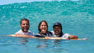 La campeona de surf adaptado que acapara focos y entrena en Málaga