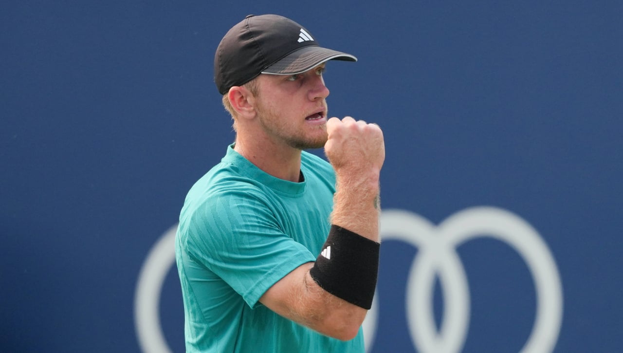 El tenis español sonríe en China por partida triple