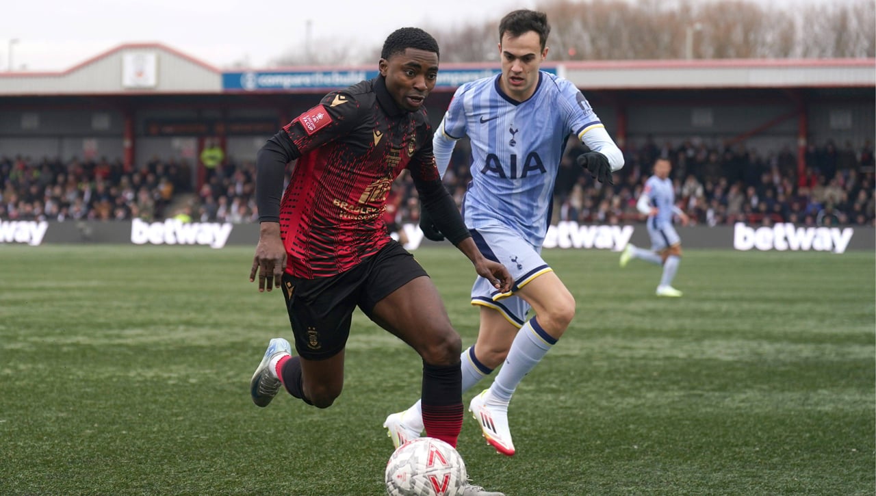 Reguilón vuelve a escena