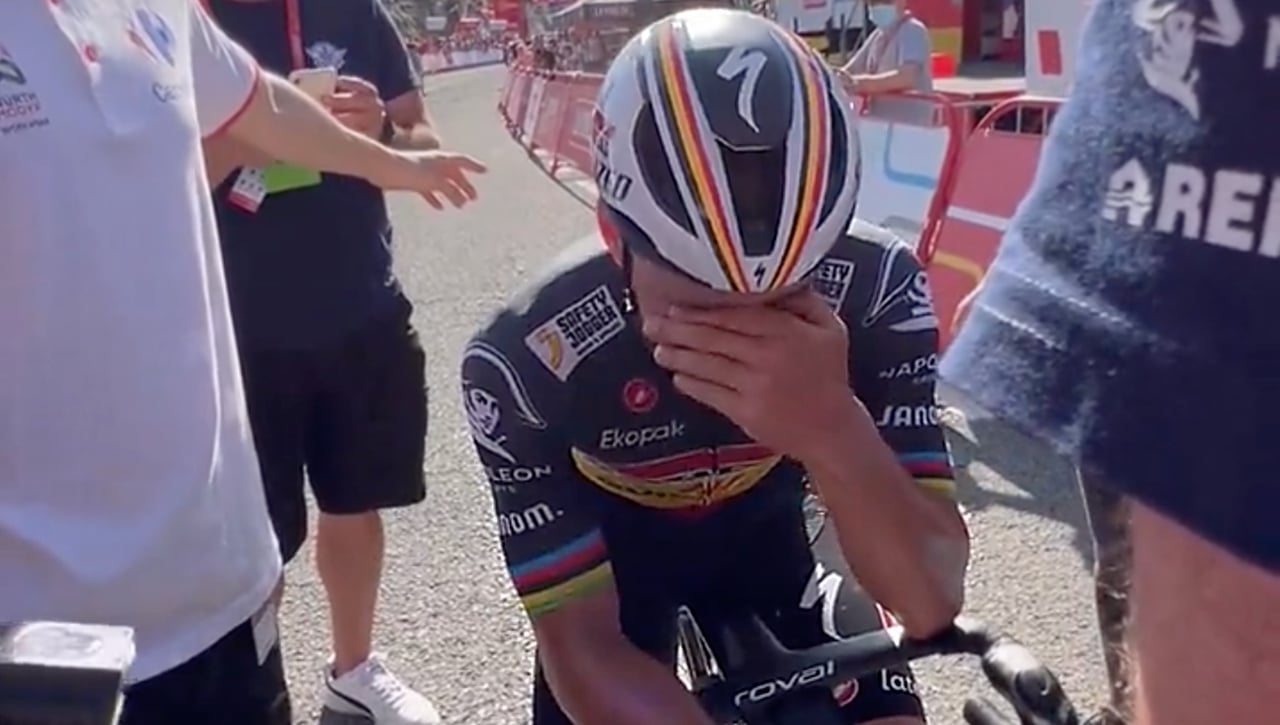 Evenepoel gana entre lágrimas