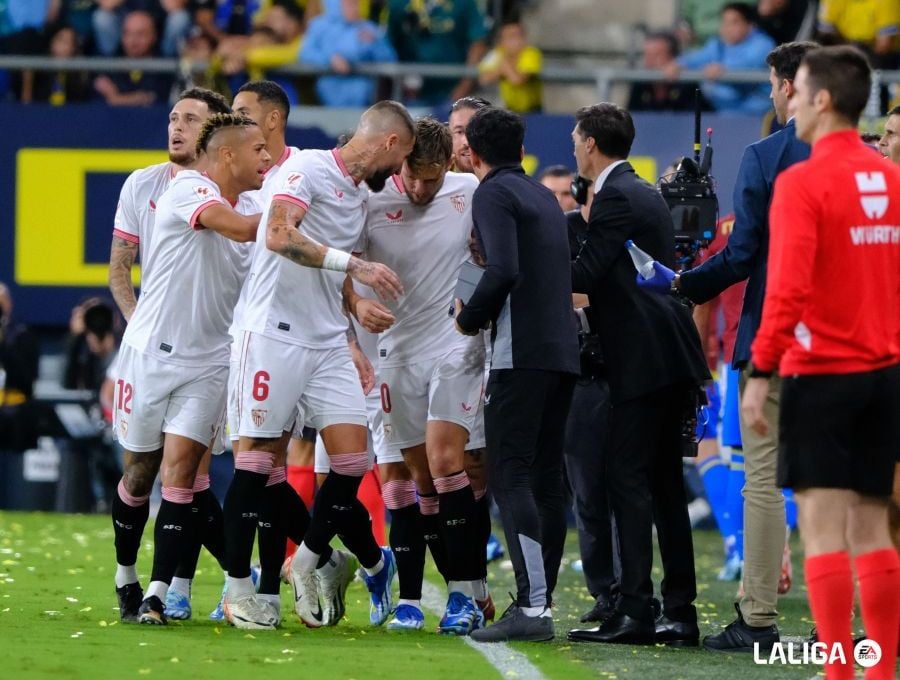 Cádiz 2-2 Sevilla: Se le olvida ganar y hasta defender pero le queda algo de vergüenza