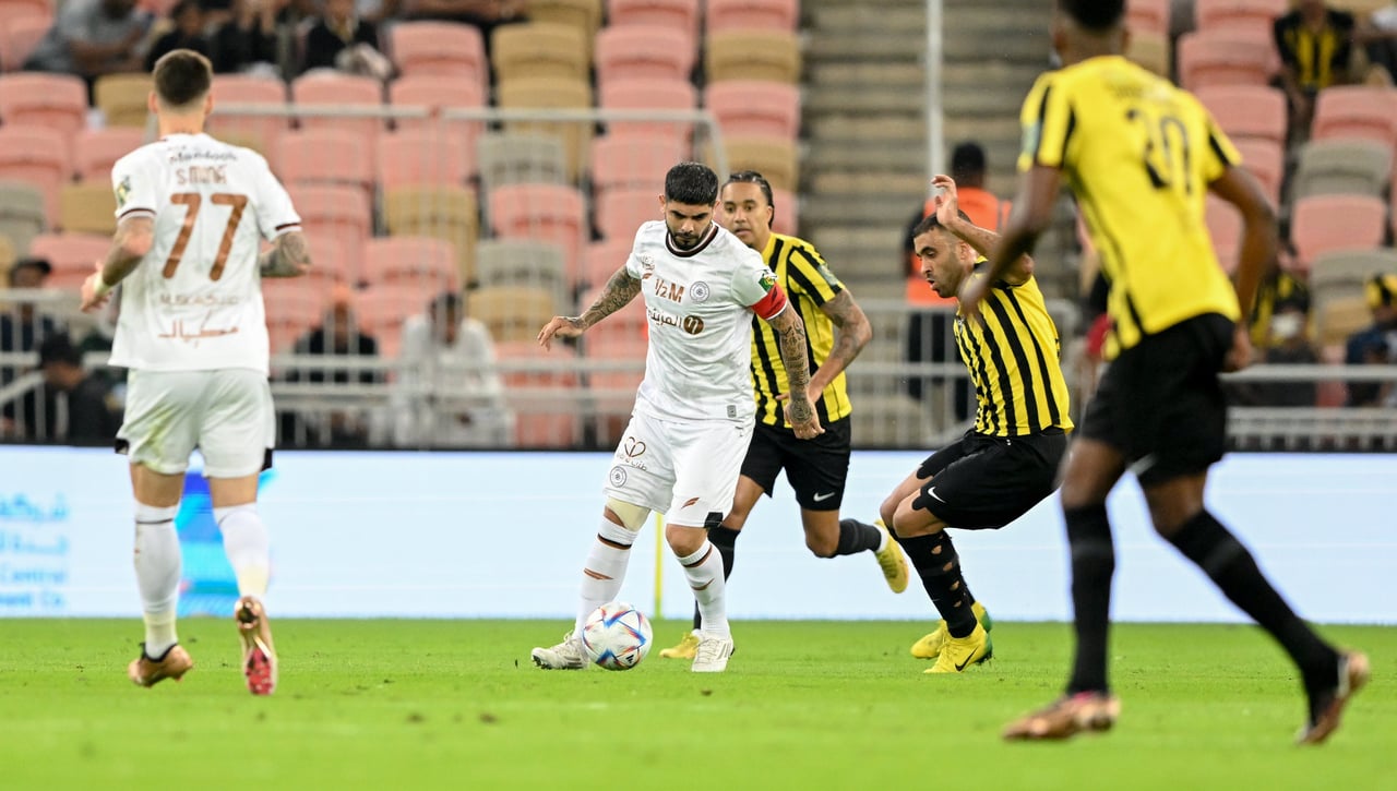 El grotesco gesto contra Ever Banega que da la vuelta al mundo