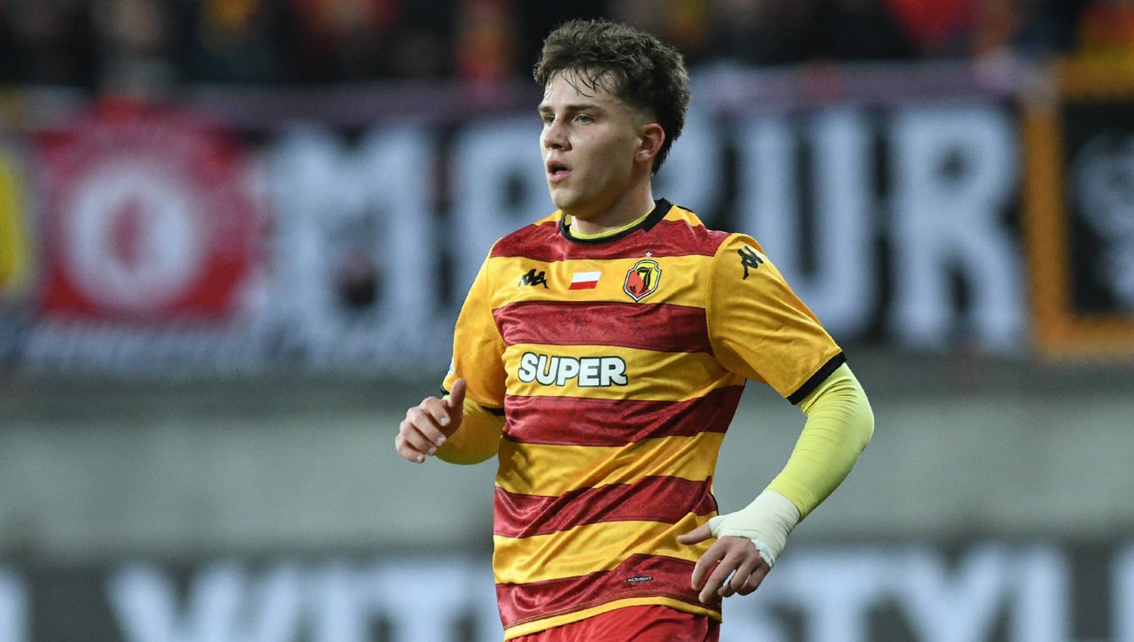 Al Barça le sale competencia en la puja por Oskar Pietuszewski, la joya del fútbol polaco