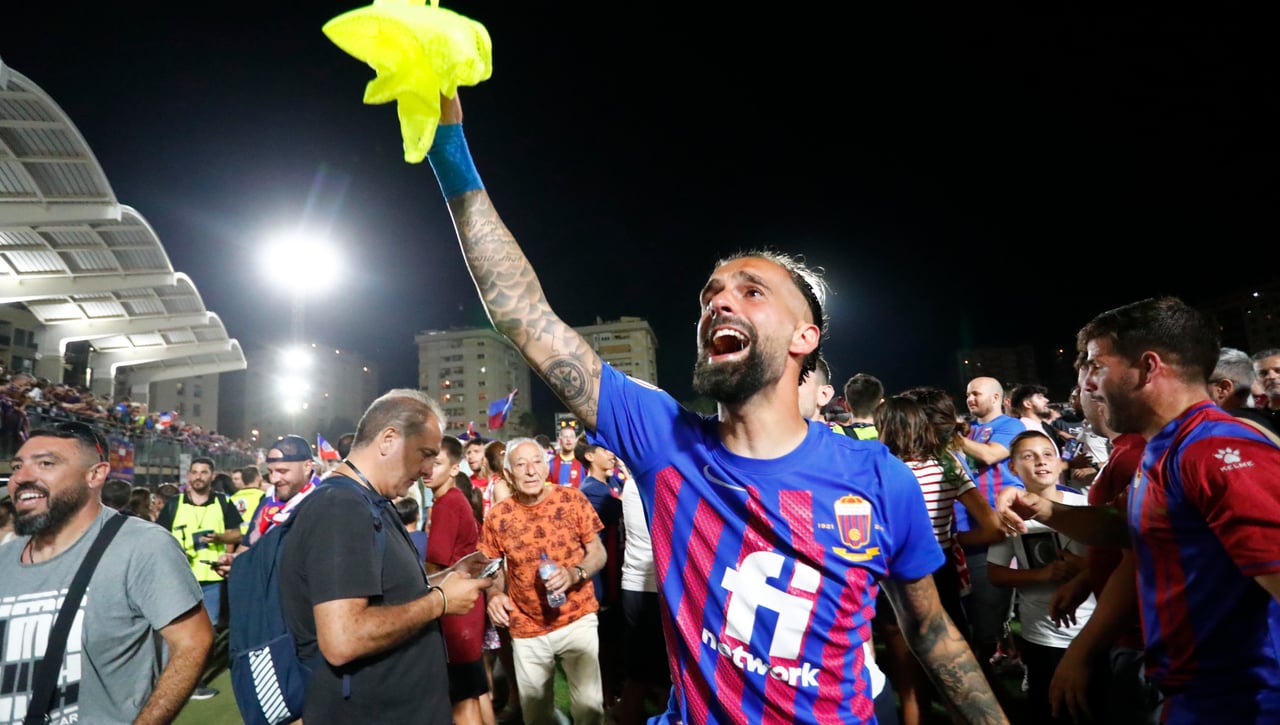 ¿Cuál es el salario mínimo de un jugador en Segunda División?