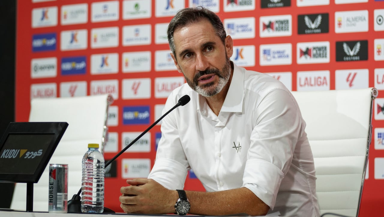 Vicente Moreno raja sobre las nuevas normas de LaLiga y ve afectado a su Almería