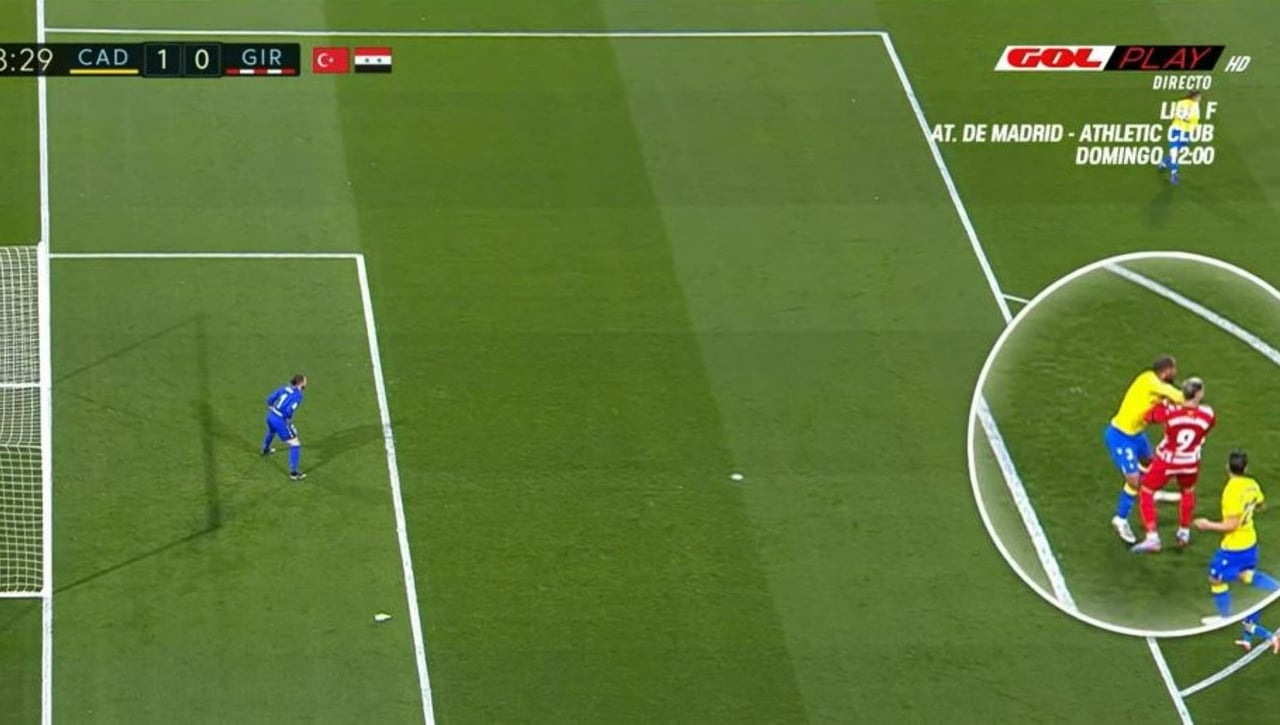 Polémica con el VAR en el Cádiz - Girona en una acción entre Fali y Taty Castellanos