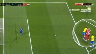 Polémica con el VAR en el Cádiz - Girona en una acción de Fali y Taty Castellanos