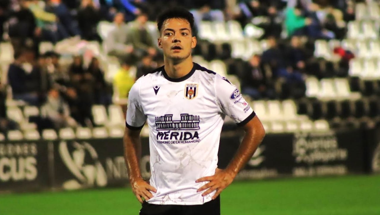 Irrumpió en el Betis siendo primo de Fabián y ahora juega en Primera Federación