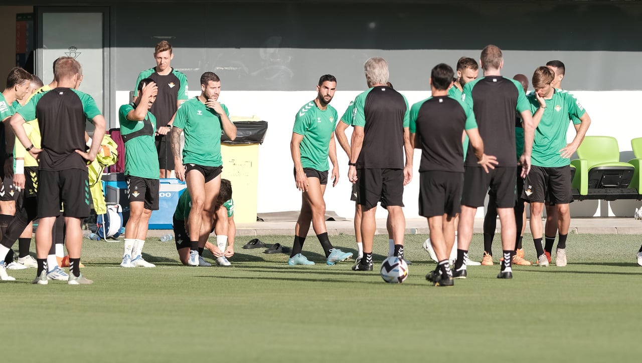 Pellegrini, preocupado por William Carvalho y por el lateral derecho del Betis