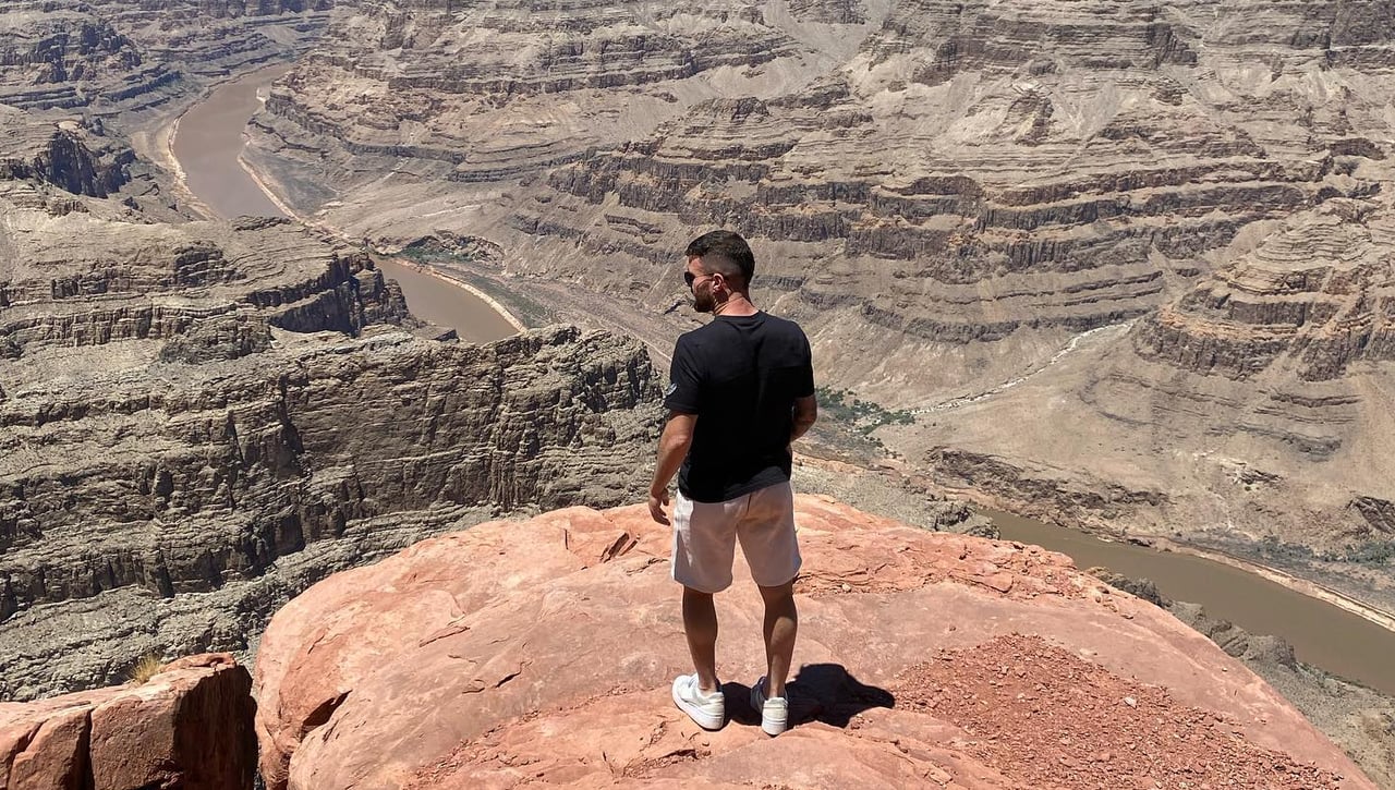 El lateral izquierdo que más gusta en el Betis si se marcha Miranda