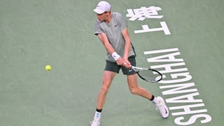 Sinner no comete el mismo error que Carlos Alcaraz en Shanghái