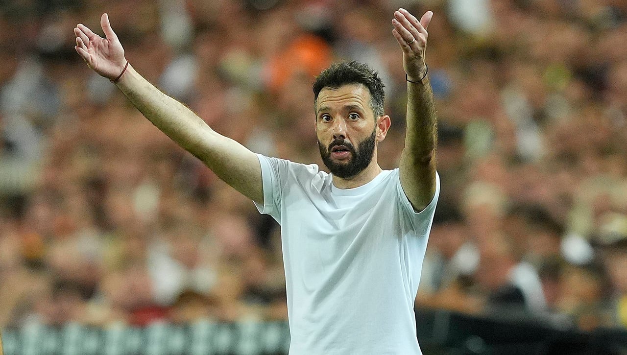 Dos novedades y una baja de última hora en la lista del Valencia para el derbi ante el Levante